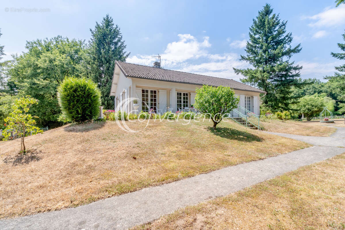 Maison à COMPREIGNAC