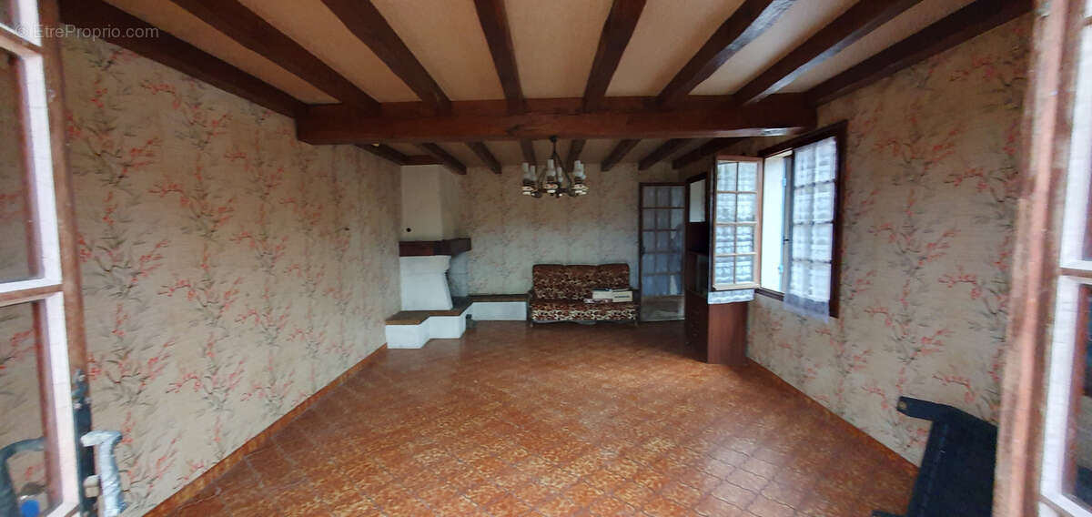 Maison à SAINT-MEME-LES-CARRIERES