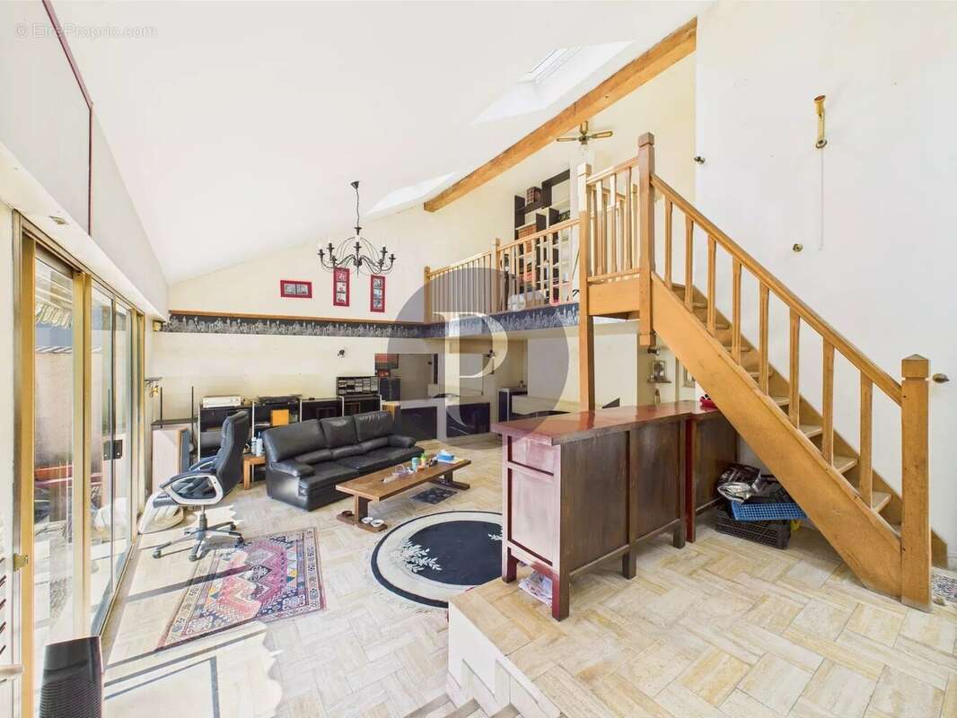 Maison à VERRIERES-LE-BUISSON