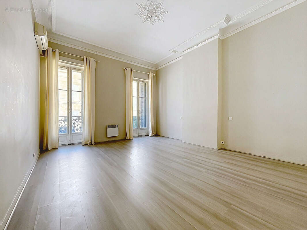 Marseille 4ème -5 Avenues Appartement Bourgeois traversant 111m2 - photo 9