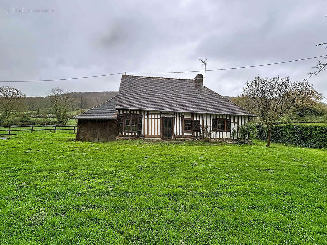 Maison à SAINT-PIERRE-SUR-DIVES