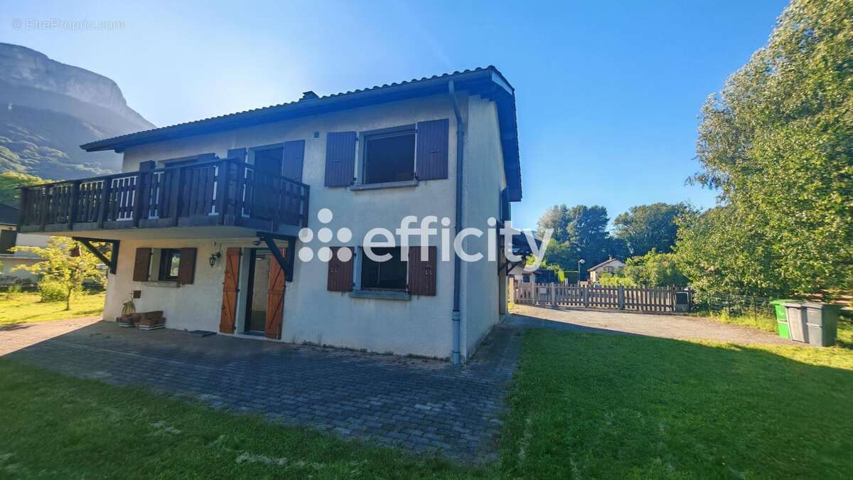 Maison à NOYAREY
