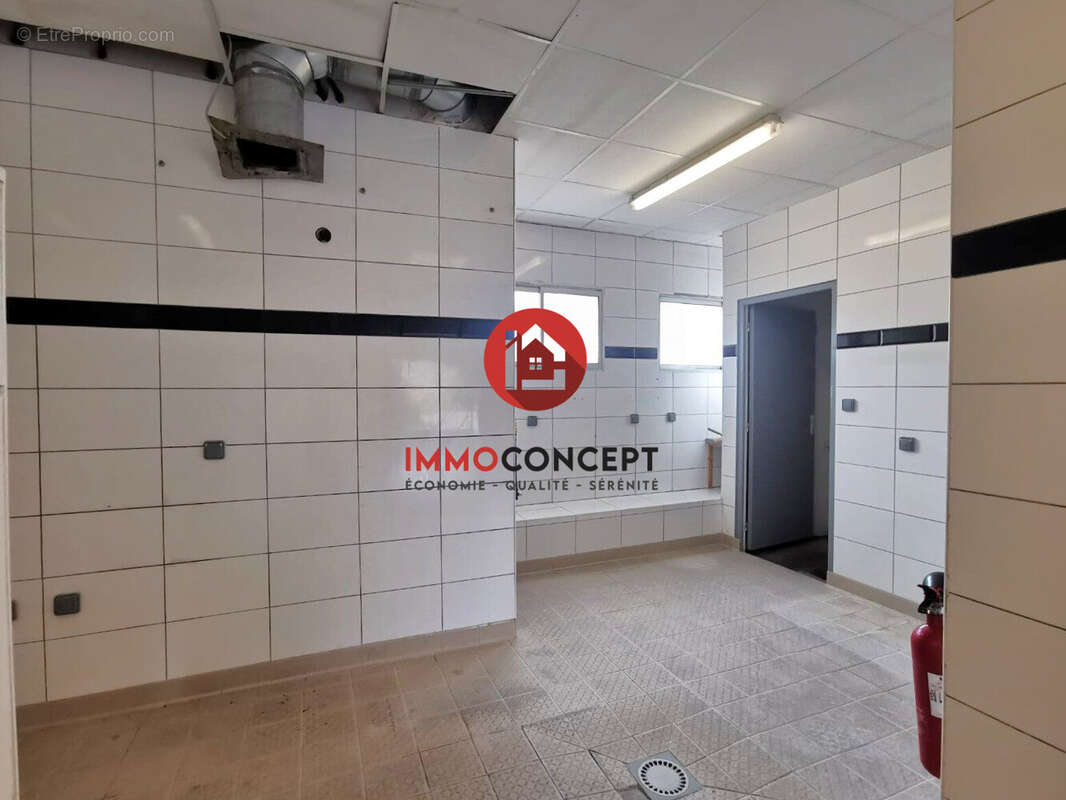 Commerce à LAUDUN-L&#039;ARDOISE