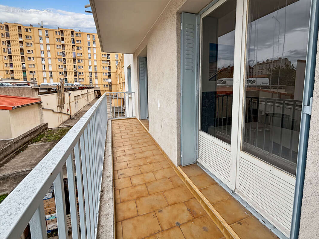 Appartement à MARSEILLE-3E