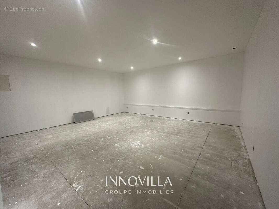 Commerce à PECHBONNIEU