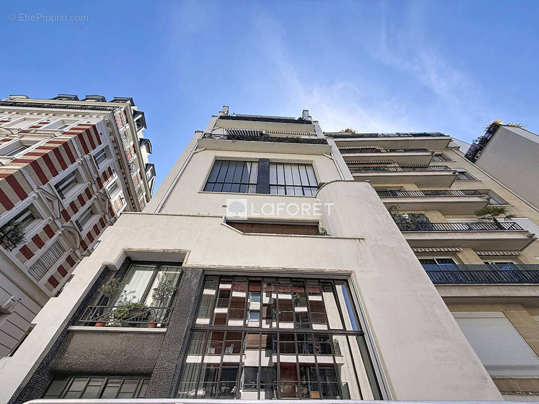 Appartement à PARIS-16E