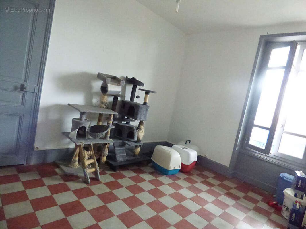 Appartement à SAINT-TRIVIER-DE-COURTES