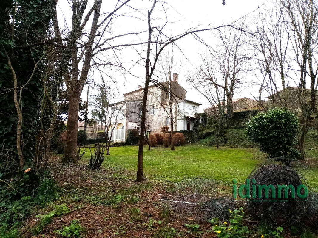 Vous aimez les vieilles pierres,la campagne..ensemble immobilier de 190 m2 avec 2 maisons sur un beau parc arb - photo 23