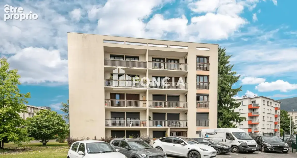 Appartement à SAINT-MARTIN-D'HERES