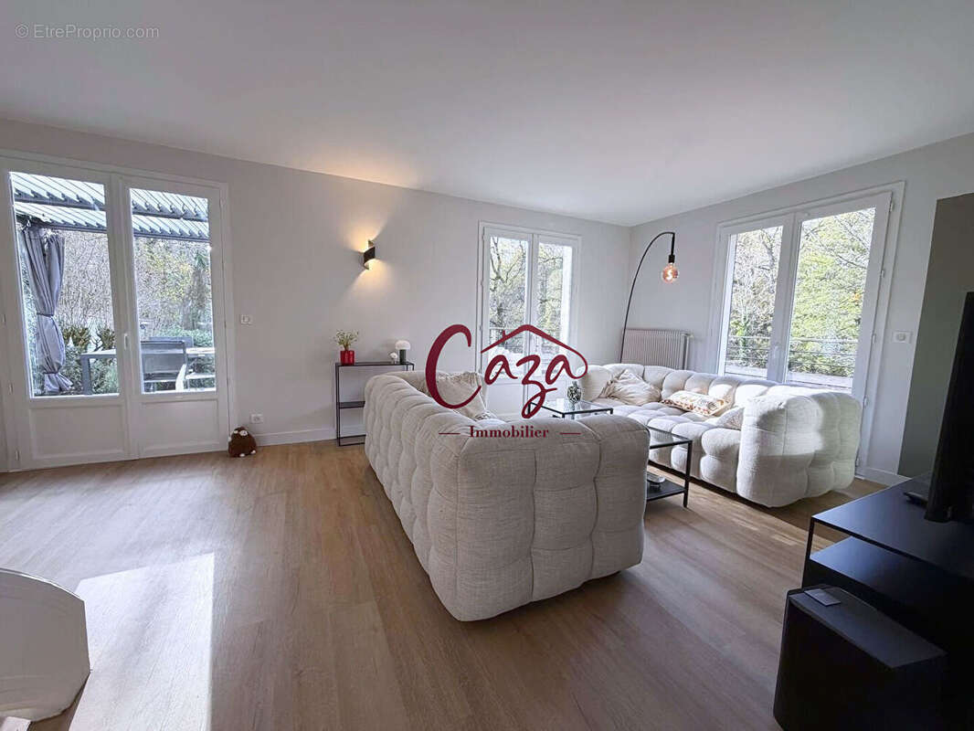 Maison à FARGUES-SAINT-HILAIRE