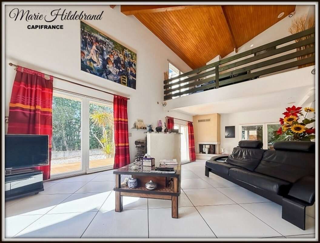 Maison d'architecte de caractère – 285 m² habitables – Vue dominante – Piscine – Grand garage - photo 10