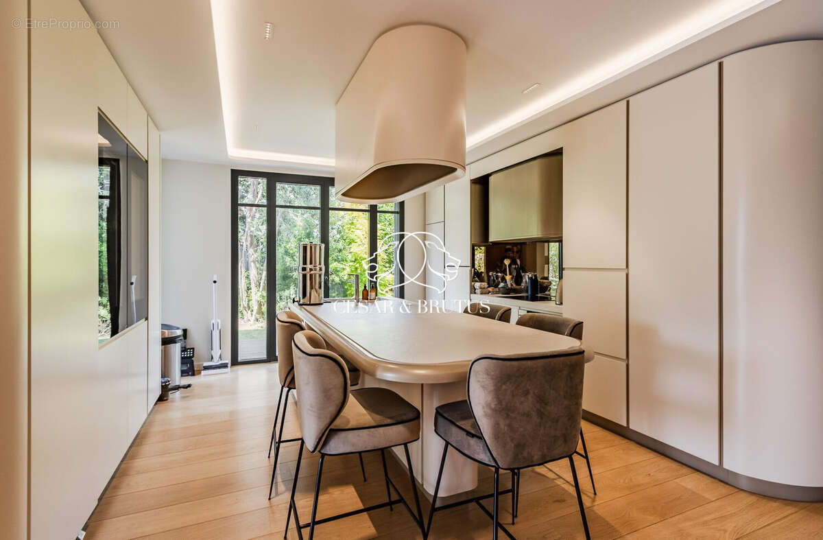 Maison 202 m² à Saint-Didier-Au-Mont-D'or  - photo 8