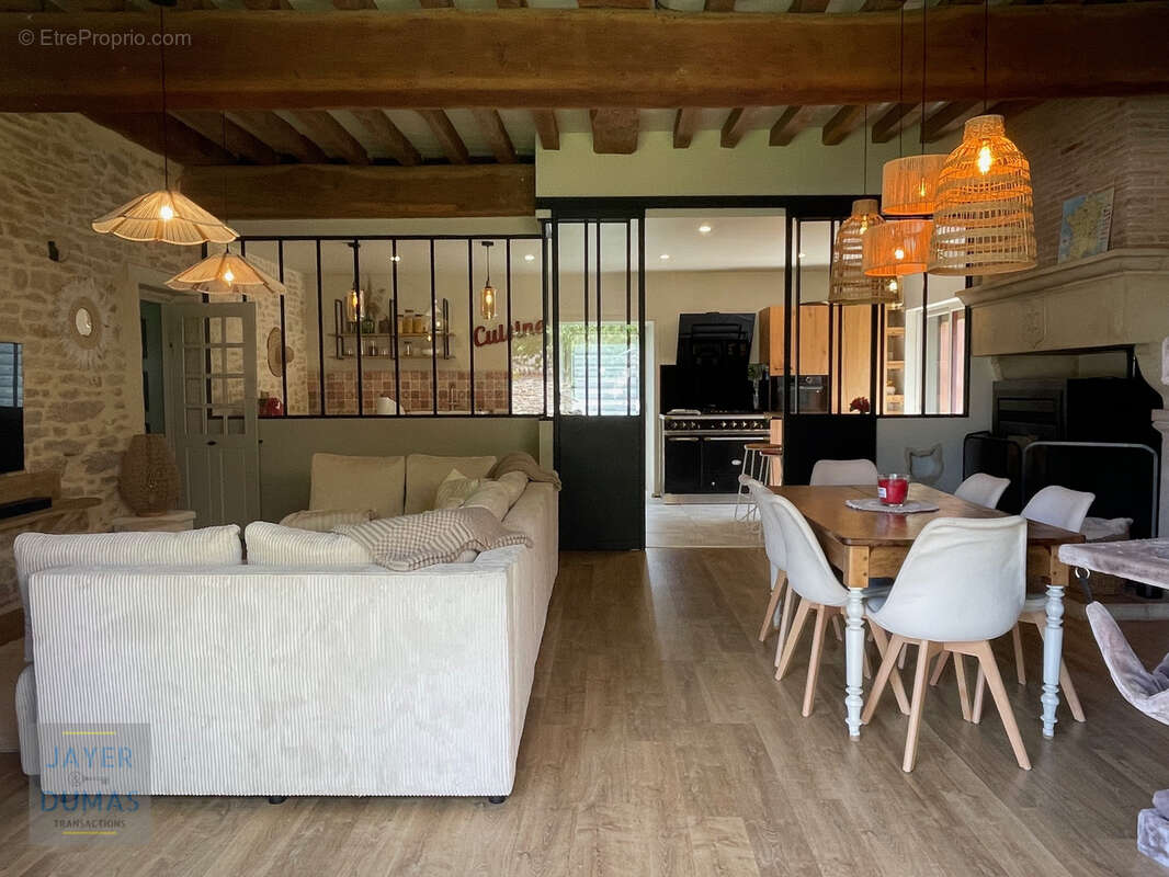ALLERIOT - Magnifique demeure 6 Chambres, vaste Garage et Piscine - - photo 8