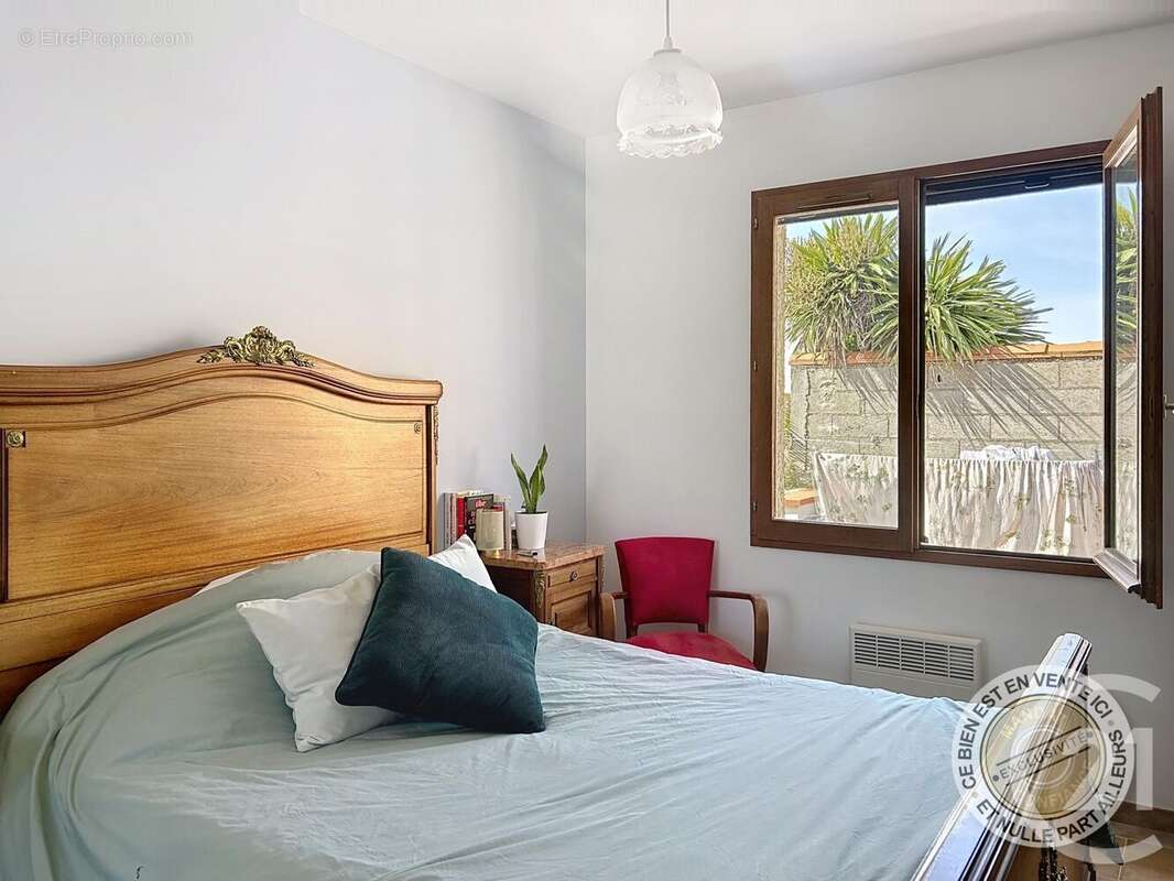 Maison à SAINT-LAURENT-DE-LA-SALANQUE