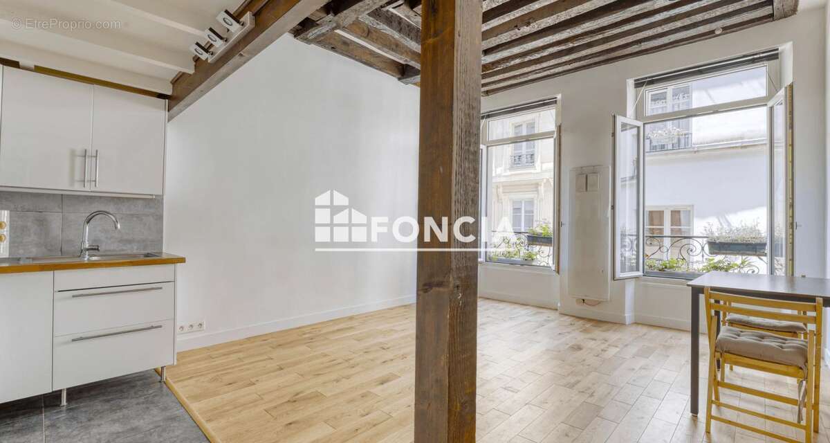 Appartement à PARIS-3E