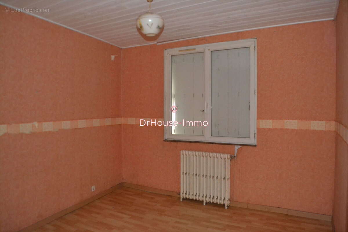 Maison à DUN-SUR-AURON