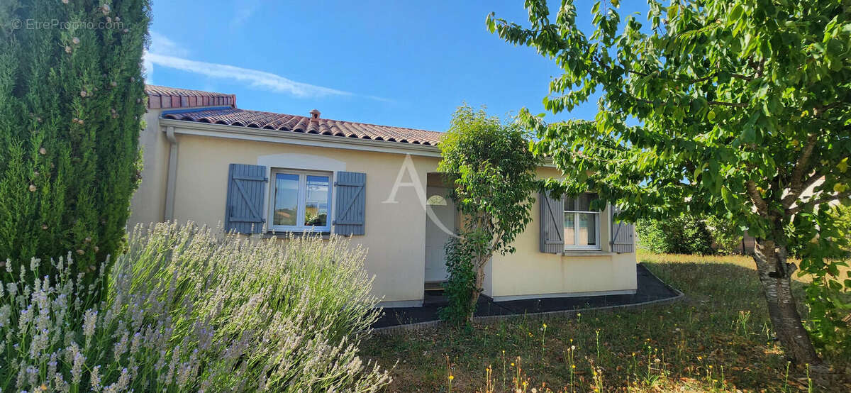 Iteuil - plain pied - 131 m² - 5 chambres -  jardin - photo 11