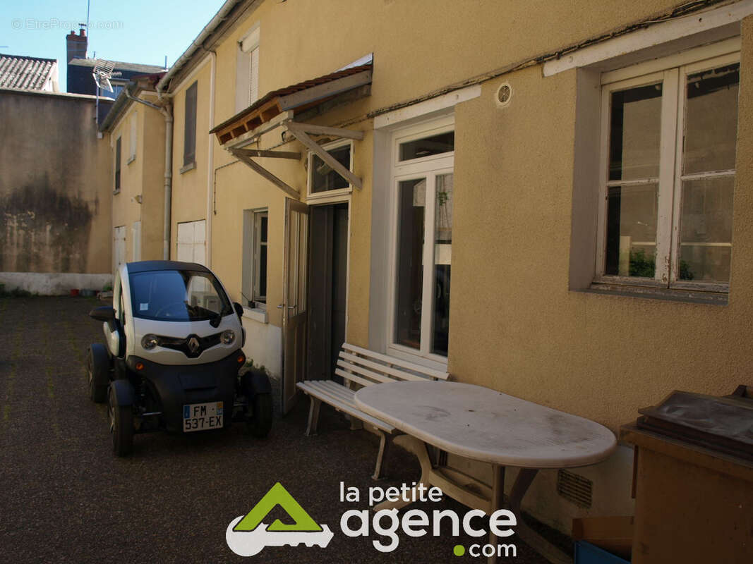 Commerce à COSNE-COURS-SUR-LOIRE