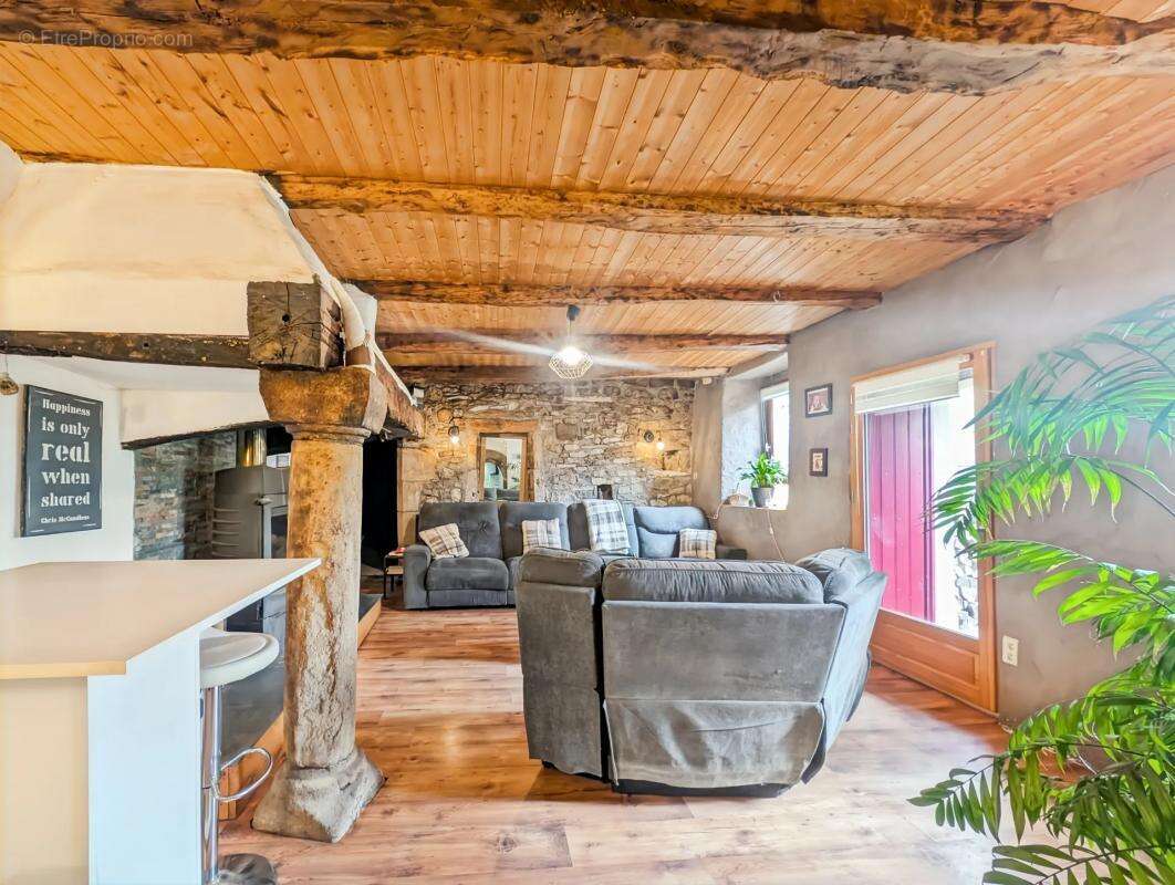 Maison à SAINT-BEAUZELY