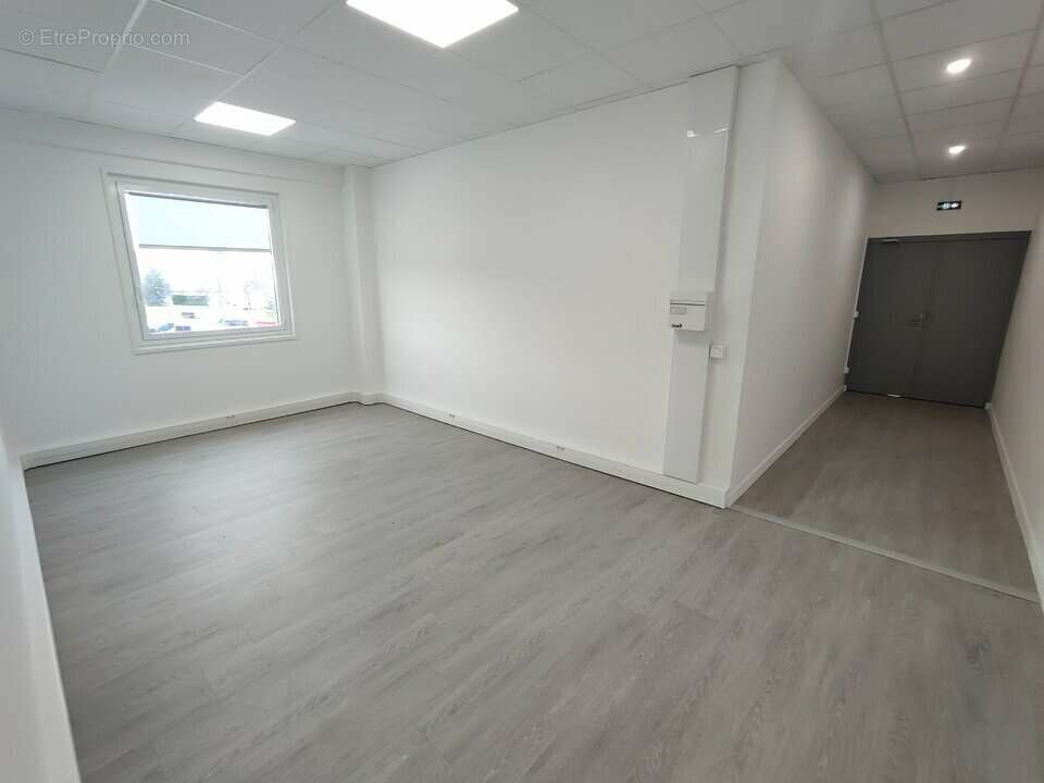 Commerce à SAINT-QUENTIN-FALLAVIER