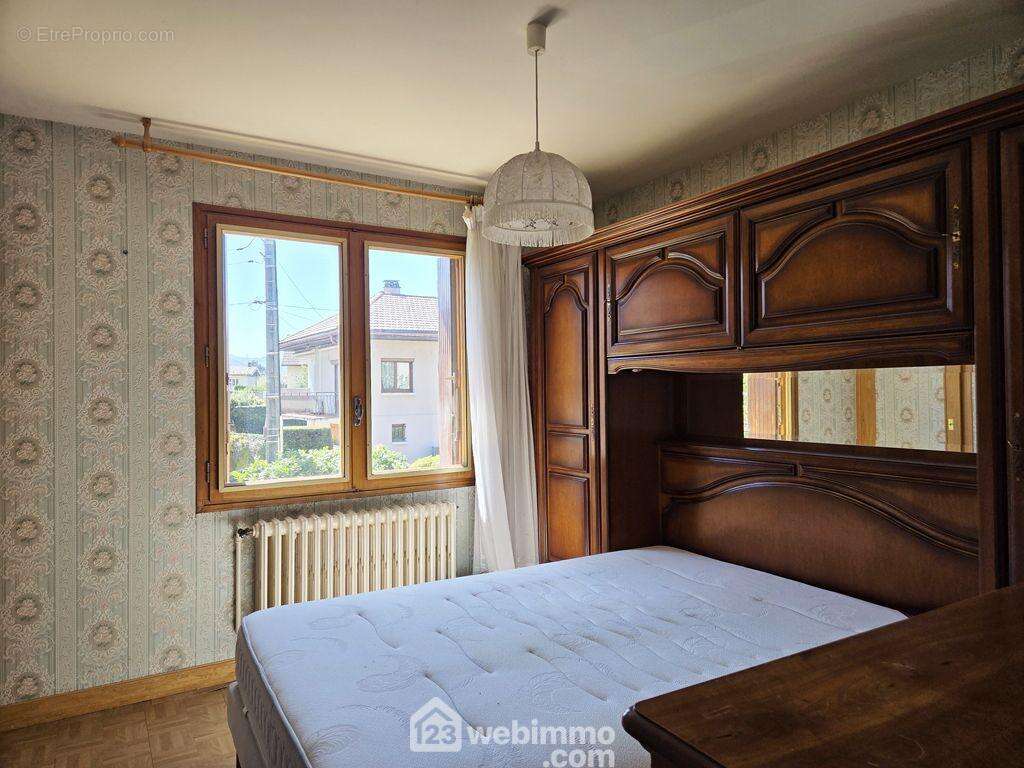 L'espace nuit, bien séparé, propose 4 chambres, - Maison à ALBERTVILLE