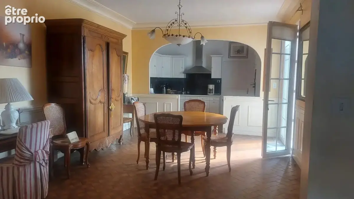 Maison 10 pièces 190 m² à vendre à Nueil-Les-Aubiers (79250) - photo 6