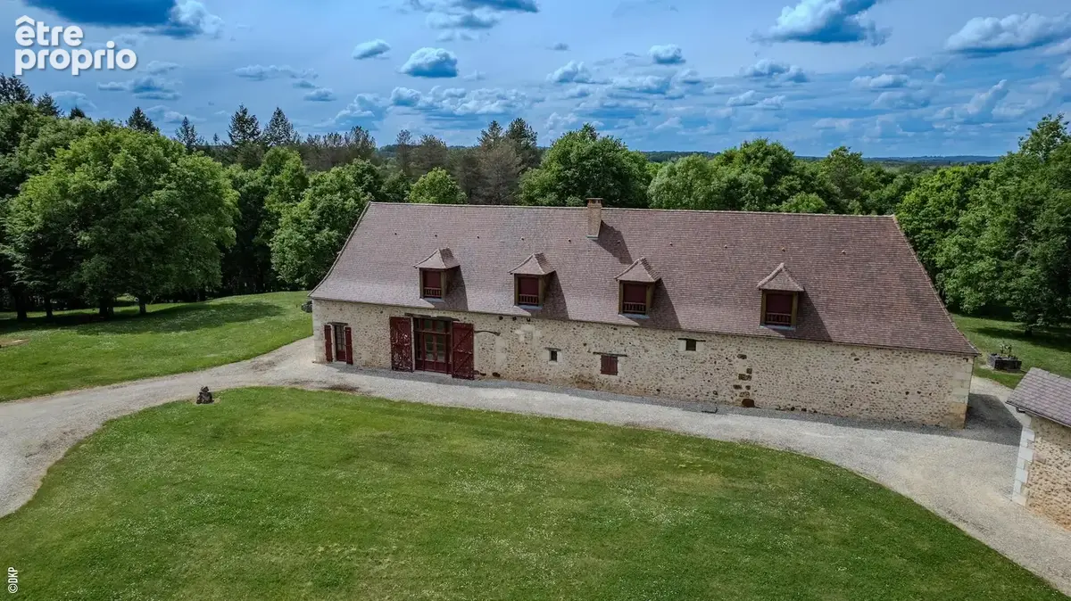 Domaine d'exception sur 100 hectares de forêt privée et bâtis en pierre. Vidéo sur demande - photo 18