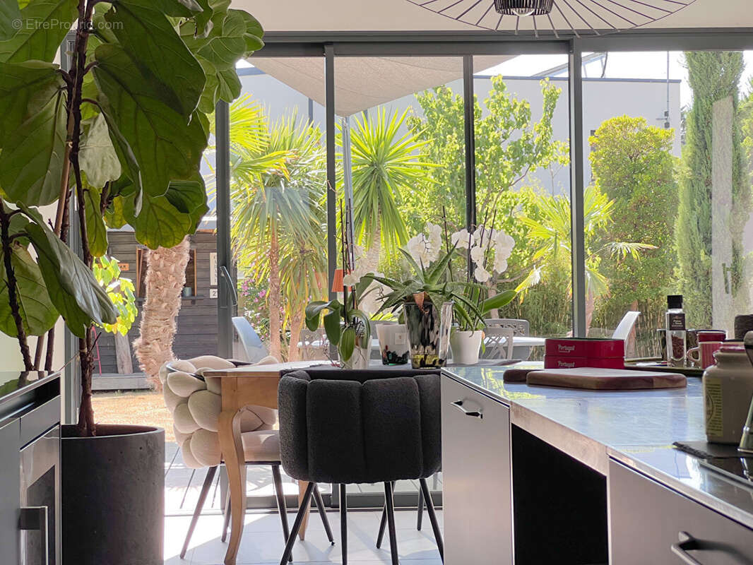 à deux pas de la plage de la Courance, Villa d'architecte avec jardin paysager et dépendance - photo 2
