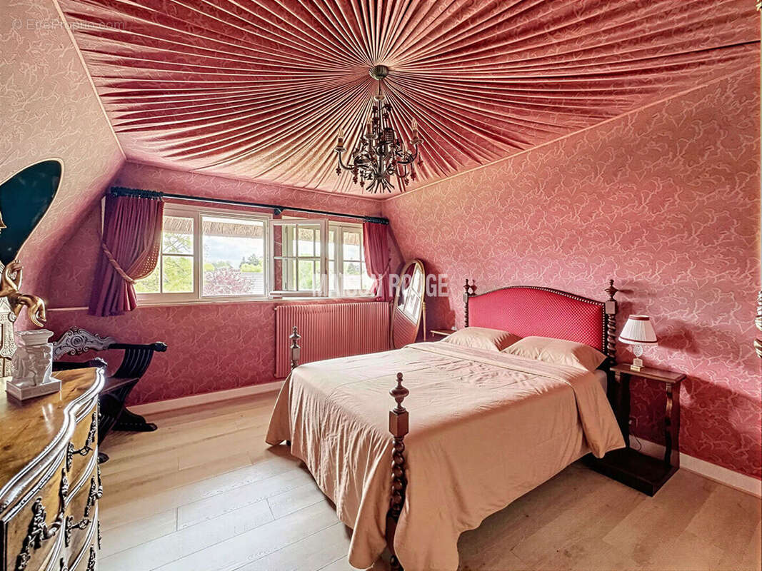 Maison à LE MESNIL-SAINT-DENIS