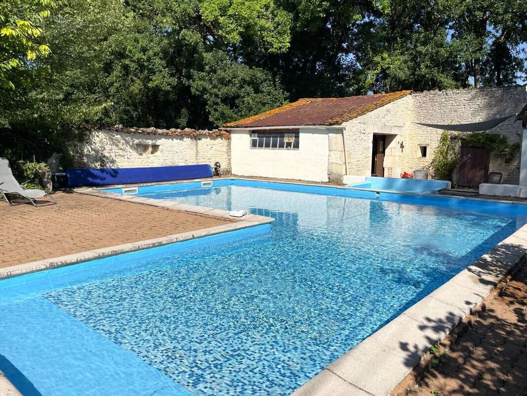 Maison à SAINT-PIERRE-DE-JUILLERS