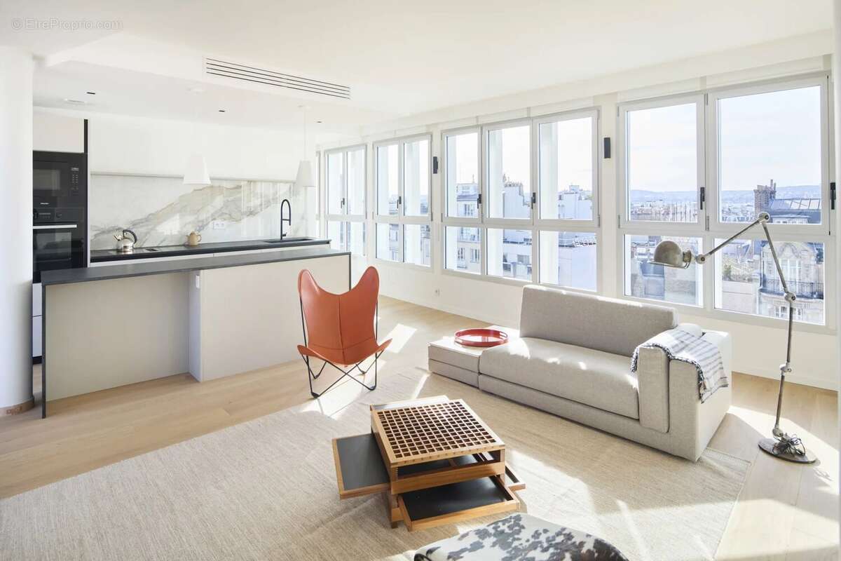 Appartement à PARIS-16E