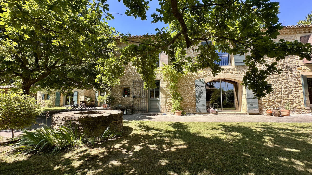 Maison à UCHAUX