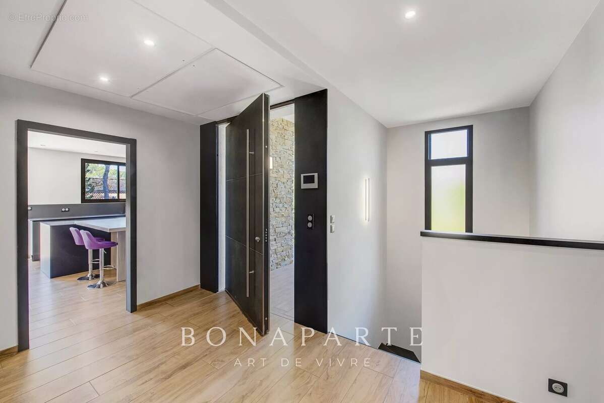 EXCLUSIVITÉ – Villa contemporaine de 330m² à très haute performance énergétique - photo 11