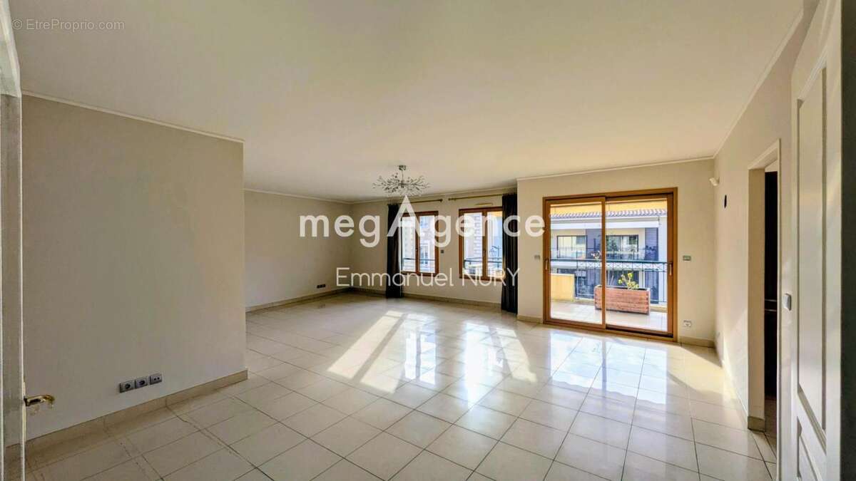 Appartement à CHARBONNIERES-LES-BAINS