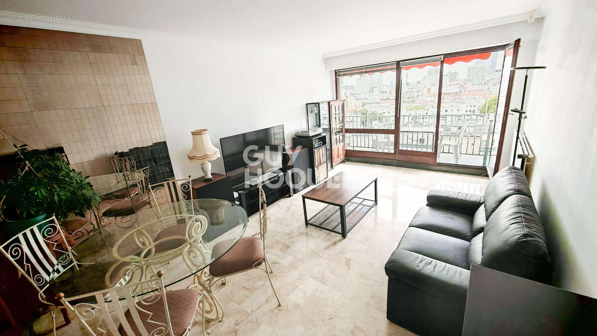 Appartement à COURBEVOIE