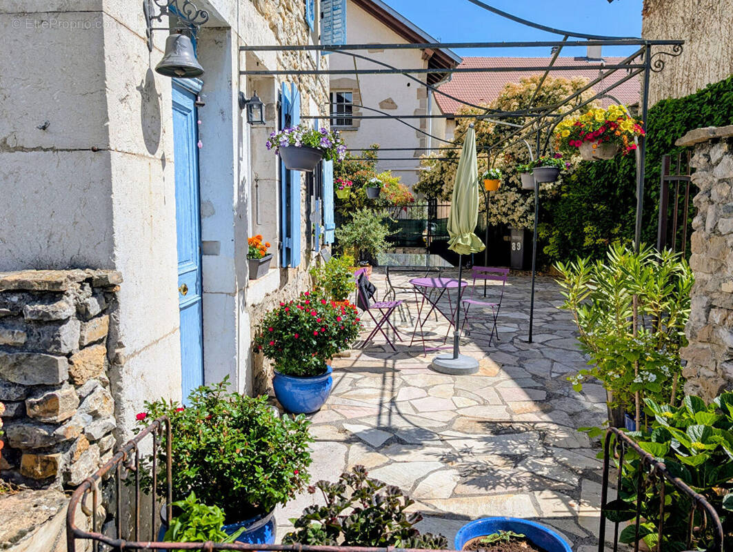 Maison à CESSY