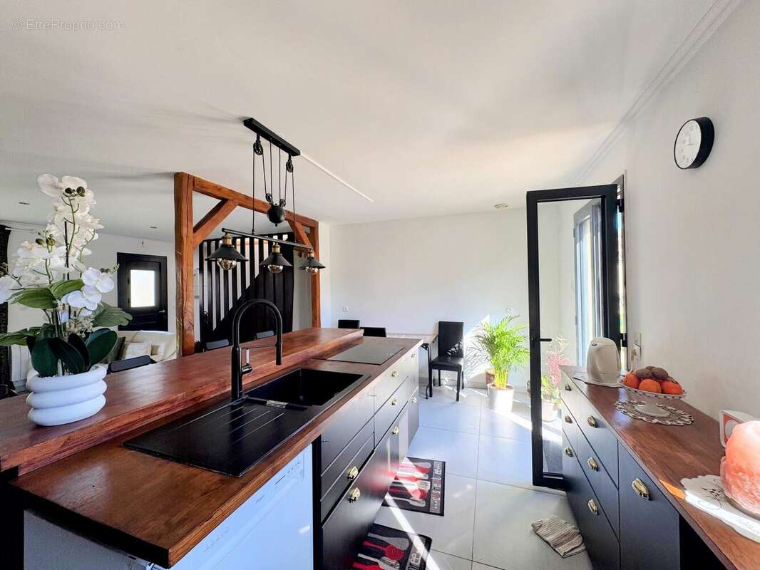 Maison à LE MESNIL-SAINT-DENIS