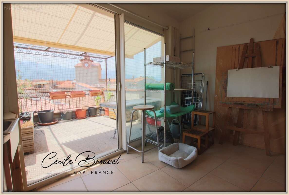 Maison de caractère avec garage, terrasse panoramique et appartement T2 à fort rendement – Saint-Jean-Pla-de-Corts (66490) - photo 14