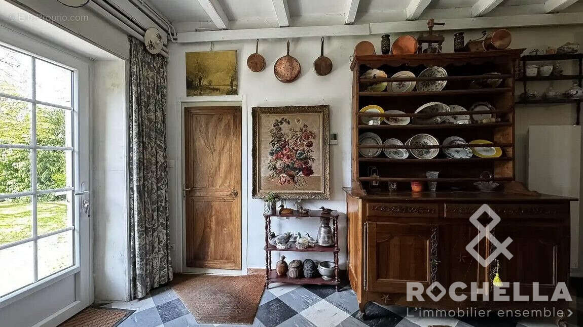 Entrée côté - Maison à DOEUIL-SUR-LE-MIGNON