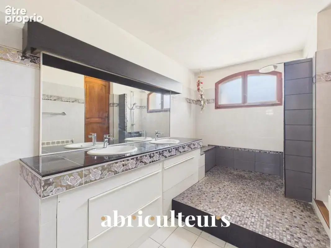 Propriété de 308 m² sur 1 hectare — 8 pièces — Lambesc (13410) - photo 10