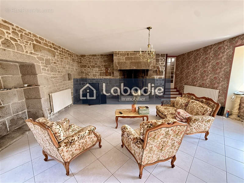 Maison en pierres avec dépendances à 10km de Vire - photo 2