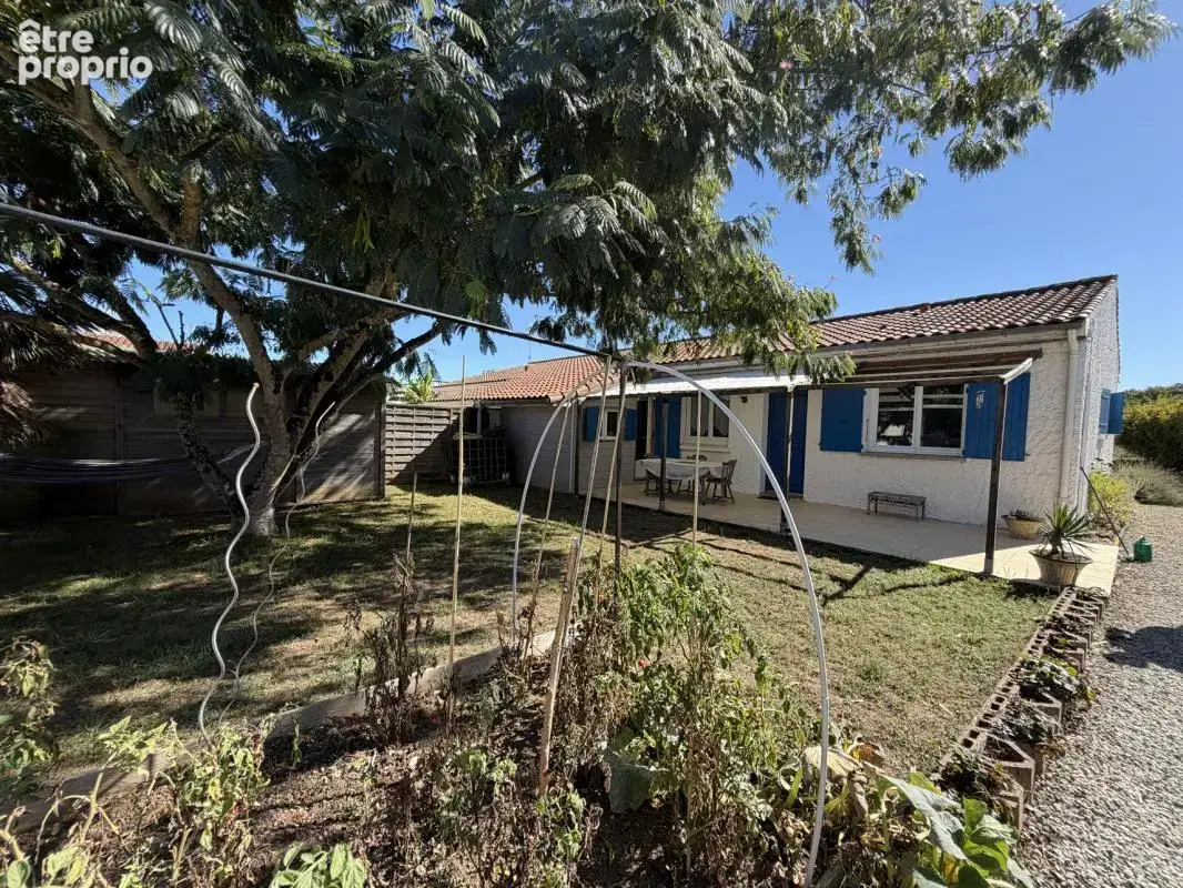 Photo Maison à Saint-Laurent-De-La-Pree au prix de 224 400€