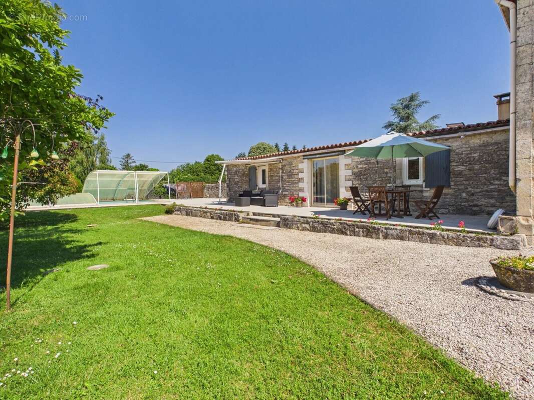 Maison à LIMALONGES