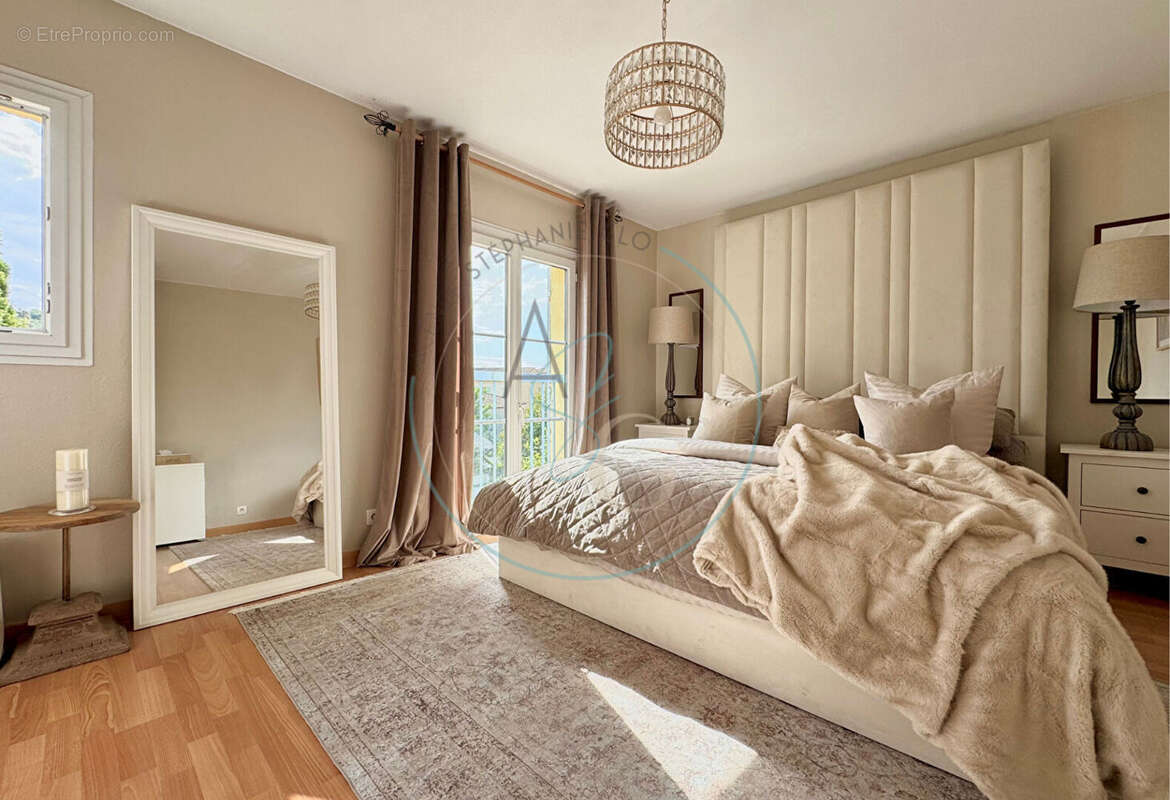 Appartement à COGOLIN
