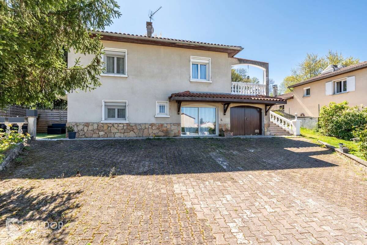 Maison à SAINT-PIERRE-DE-CHANDIEU