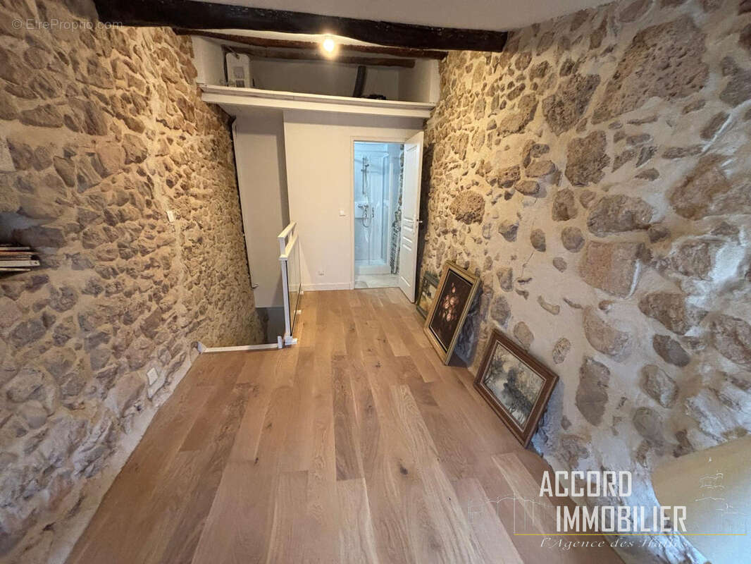 Maison à CREISSAN