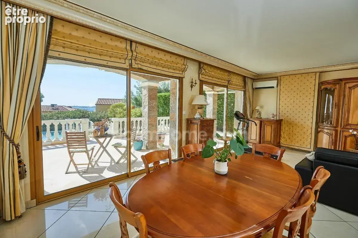 BOUZIGUES – Villa 250 m², vue étang, piscine à débordement, appartement indépendant - photo 5