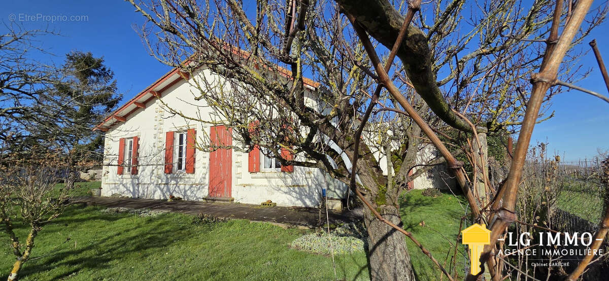 Maison à MORTAGNE-SUR-GIRONDE