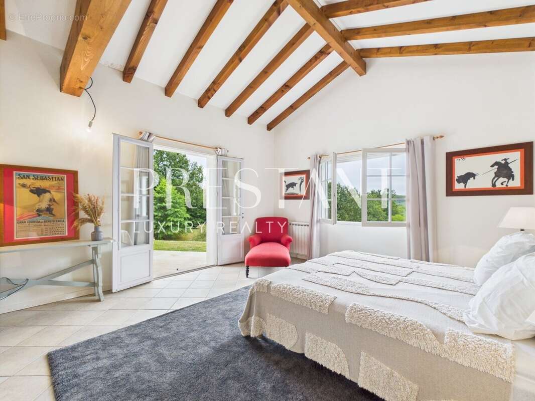 A vendre, Maison de charme 5 chambres vue dominante - photo 11