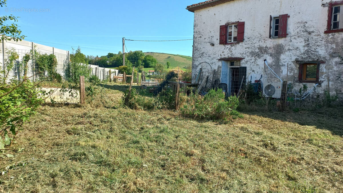 Maison à LOHITZUN-OYHERCQ